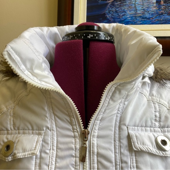Dollhouse White Faux Fur Hood Belted Puffer Coat. Small. - Picture 6 of 13